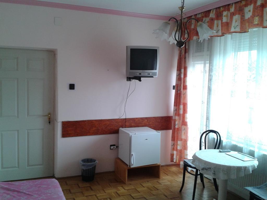 Deak Vendeghaz Apartman Hotel Hajdúszoboszló Kamer foto