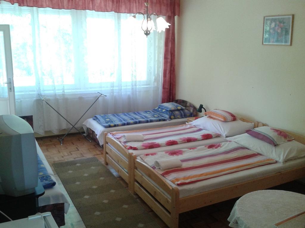 Deak Vendeghaz Apartman Hotel Hajdúszoboszló Kamer foto