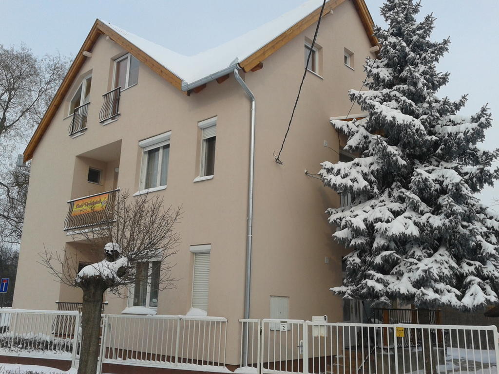 Deak Vendeghaz Apartman Hotel Hajdúszoboszló Buitenkant foto