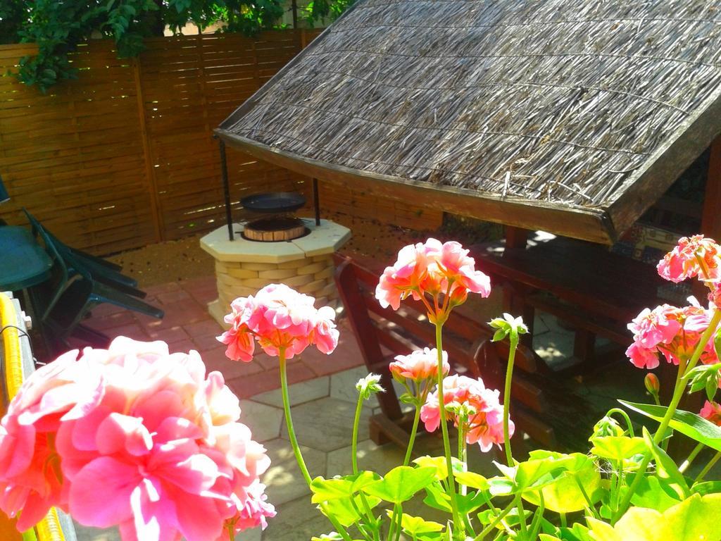 Deak Vendeghaz Apartman Hotel Hajdúszoboszló Buitenkant foto