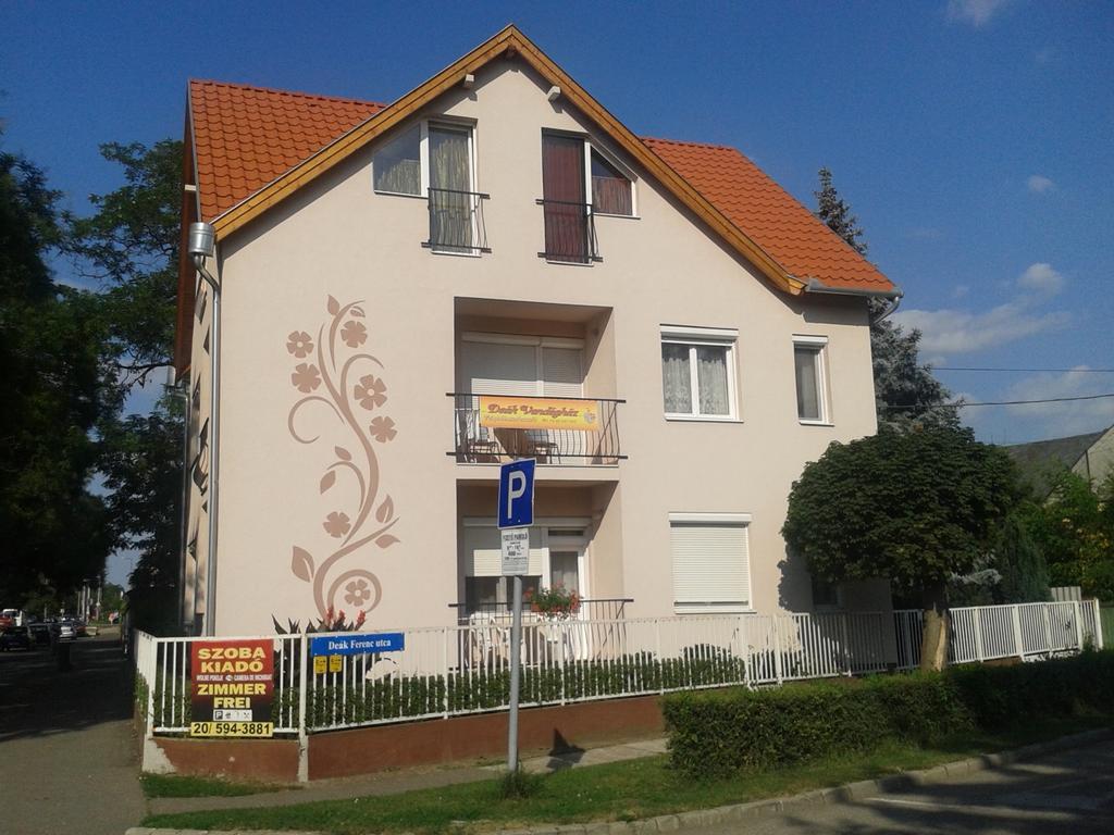 Deak Vendeghaz Apartman Hotel Hajdúszoboszló Buitenkant foto