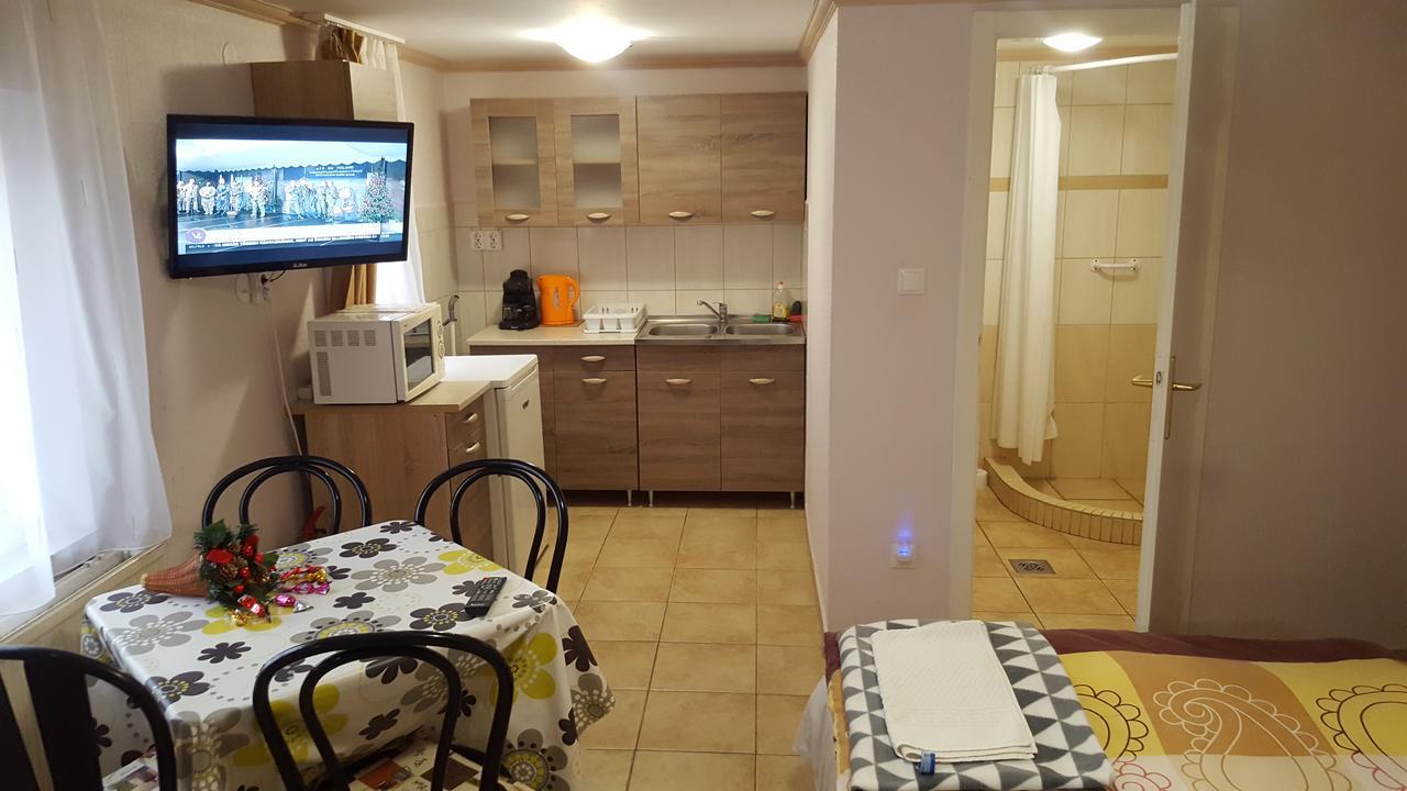 Deak Vendeghaz Apartman Hotel Hajdúszoboszló Buitenkant foto