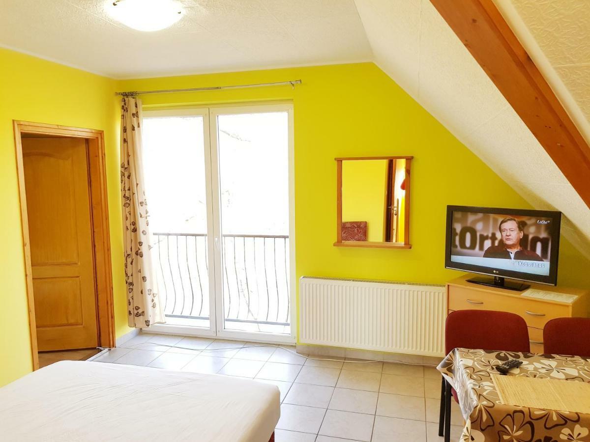 Deak Vendeghaz Apartman Hotel Hajdúszoboszló Buitenkant foto