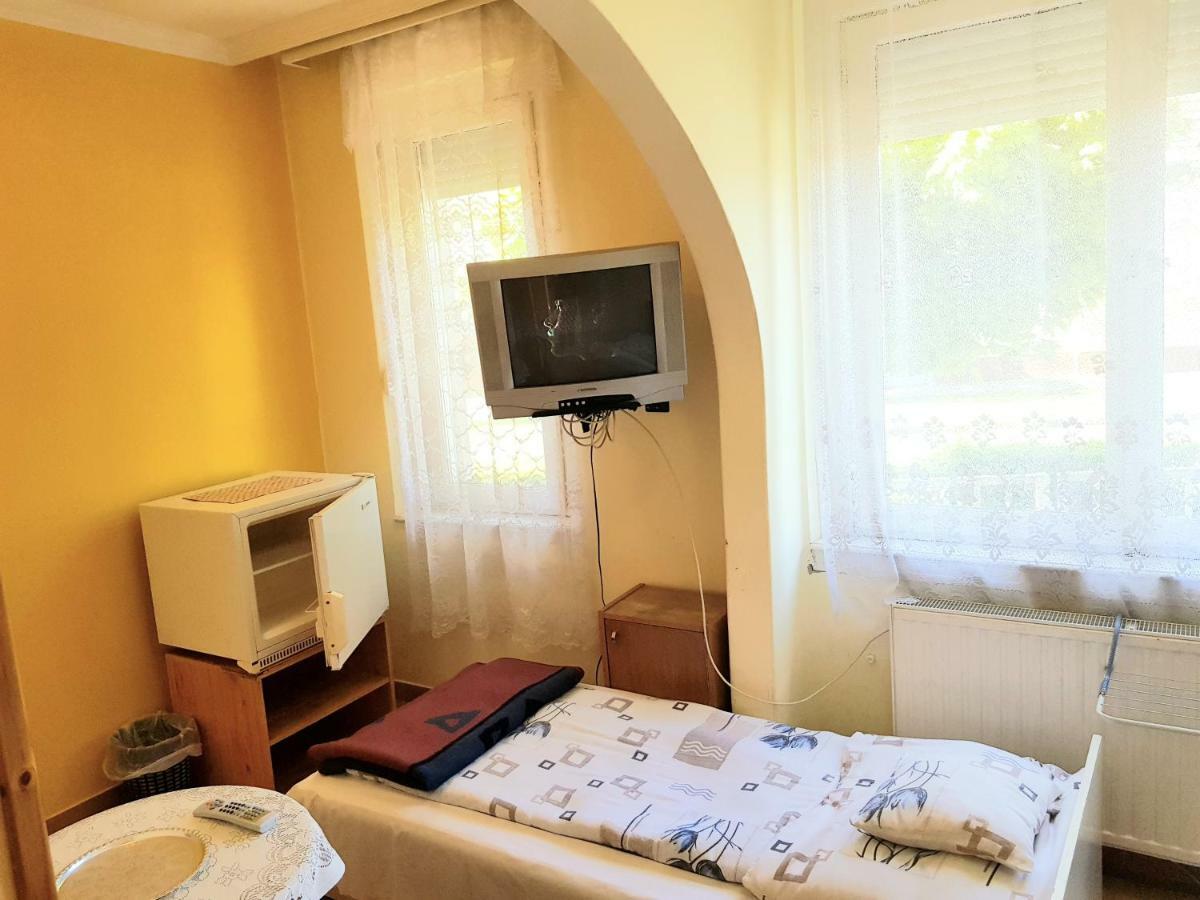 Deak Vendeghaz Apartman Hotel Hajdúszoboszló Buitenkant foto