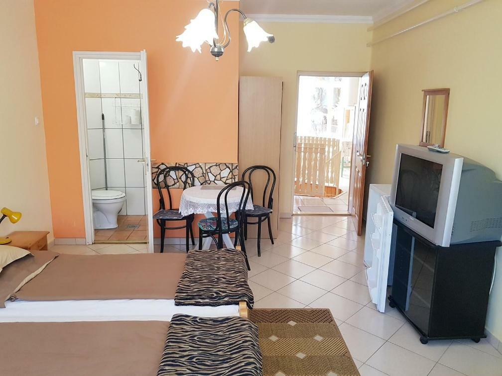 Deak Vendeghaz Apartman Hotel Hajdúszoboszló Buitenkant foto